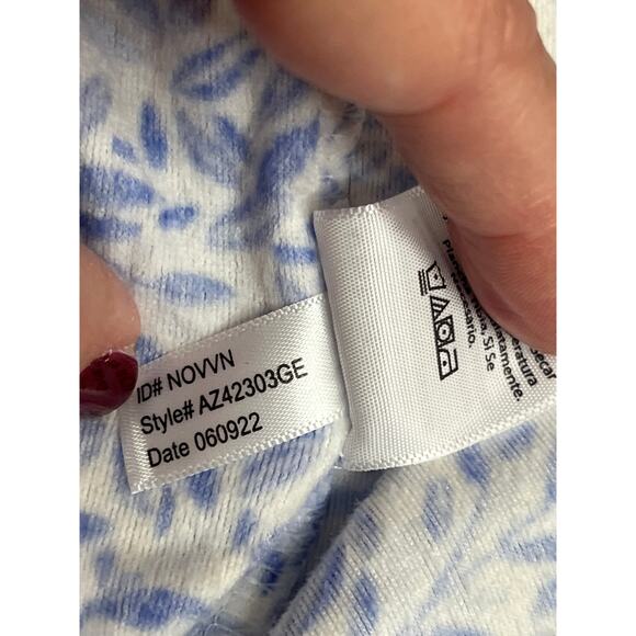 Aria Collection Nightgown Long Sleeve Velour   Floral blue white pockets,size 5X - Picture 9 of 11